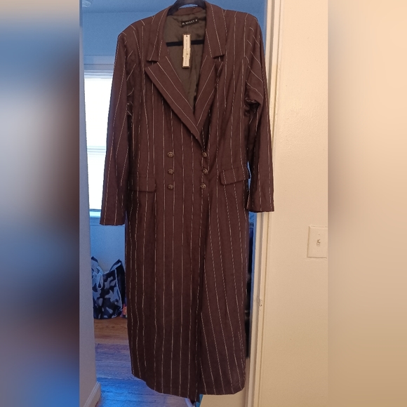 Gorgeous Brown Pinstripe Blazer Dress/Jacket - Picture 8 of 9
